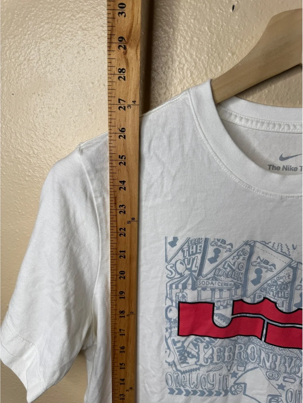 Nike LeBron James Graphic T-Shirt Men’s Medium White Basketball Logo Tee